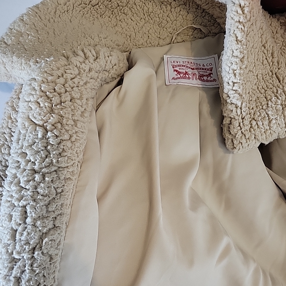 Levi's Women's Soft Sherpa Oversized Zip-Up Teddy… - image 8